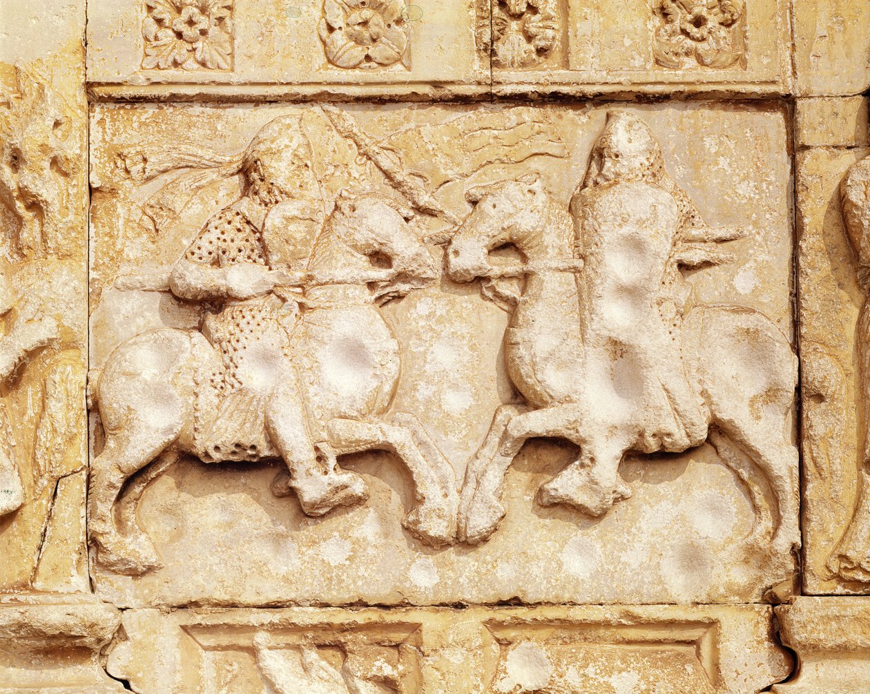 Two Knights in Combat, relief fra venstre side af hovedportalen (marmor) af Guglielmo