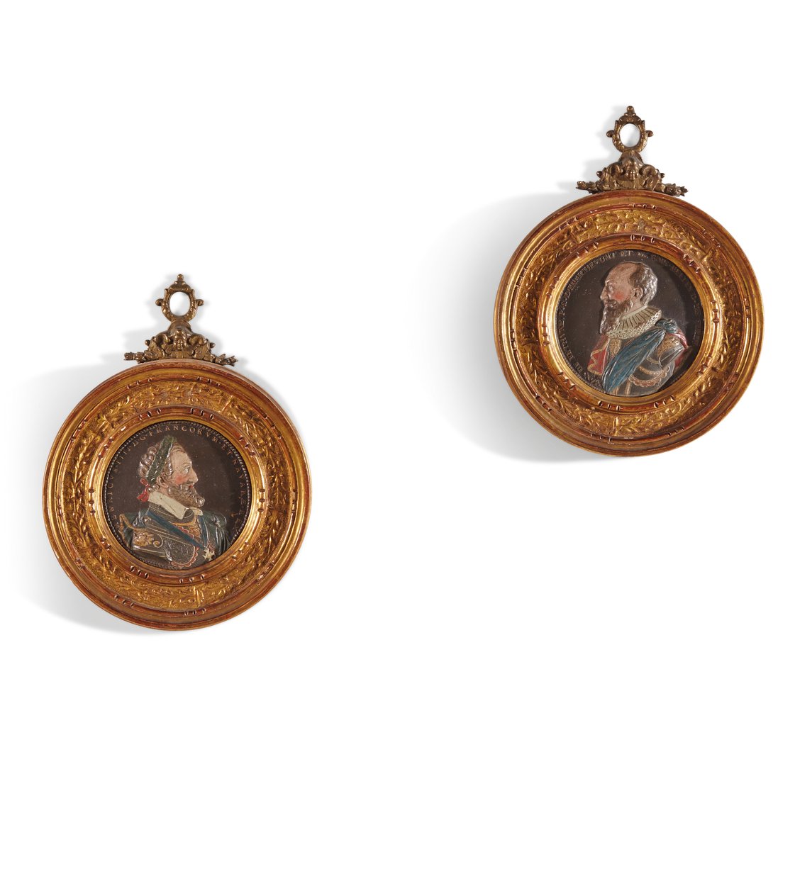 Et par medaljoner forestillende kong Henri IV (1553-1610) og Maximilian Bethune, hertug af Sully (1559-1641) (polykrom gips i forgyldte trærammer) af Guillaume (after) Dupre