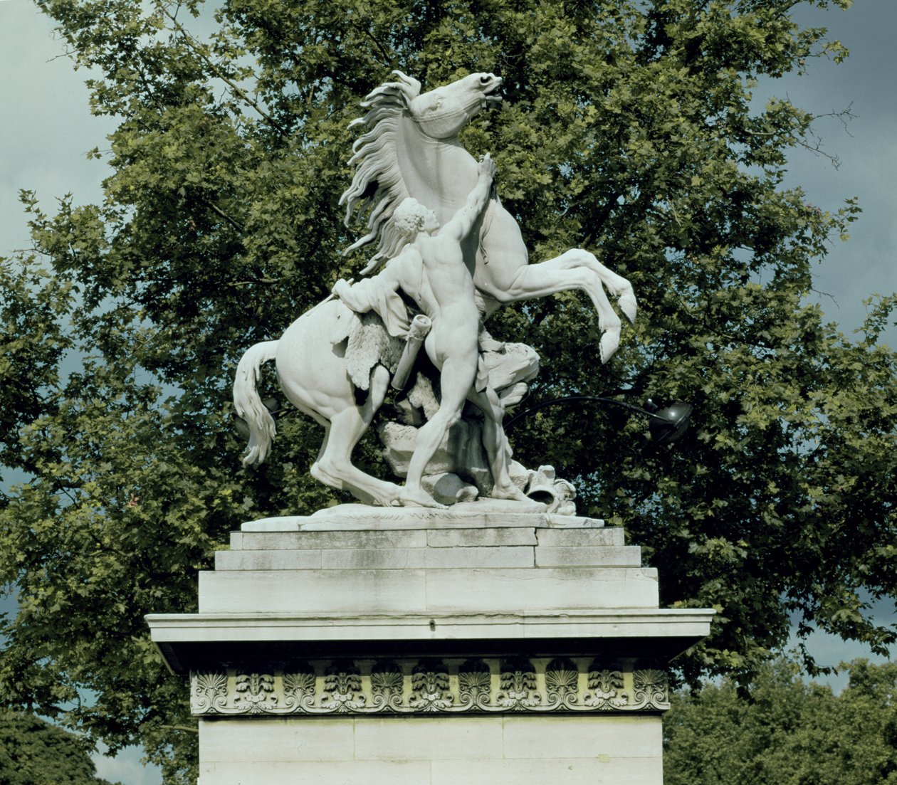 En af de to "Marly-heste", 1739-45 (marmor) af Guillaume I Coustou