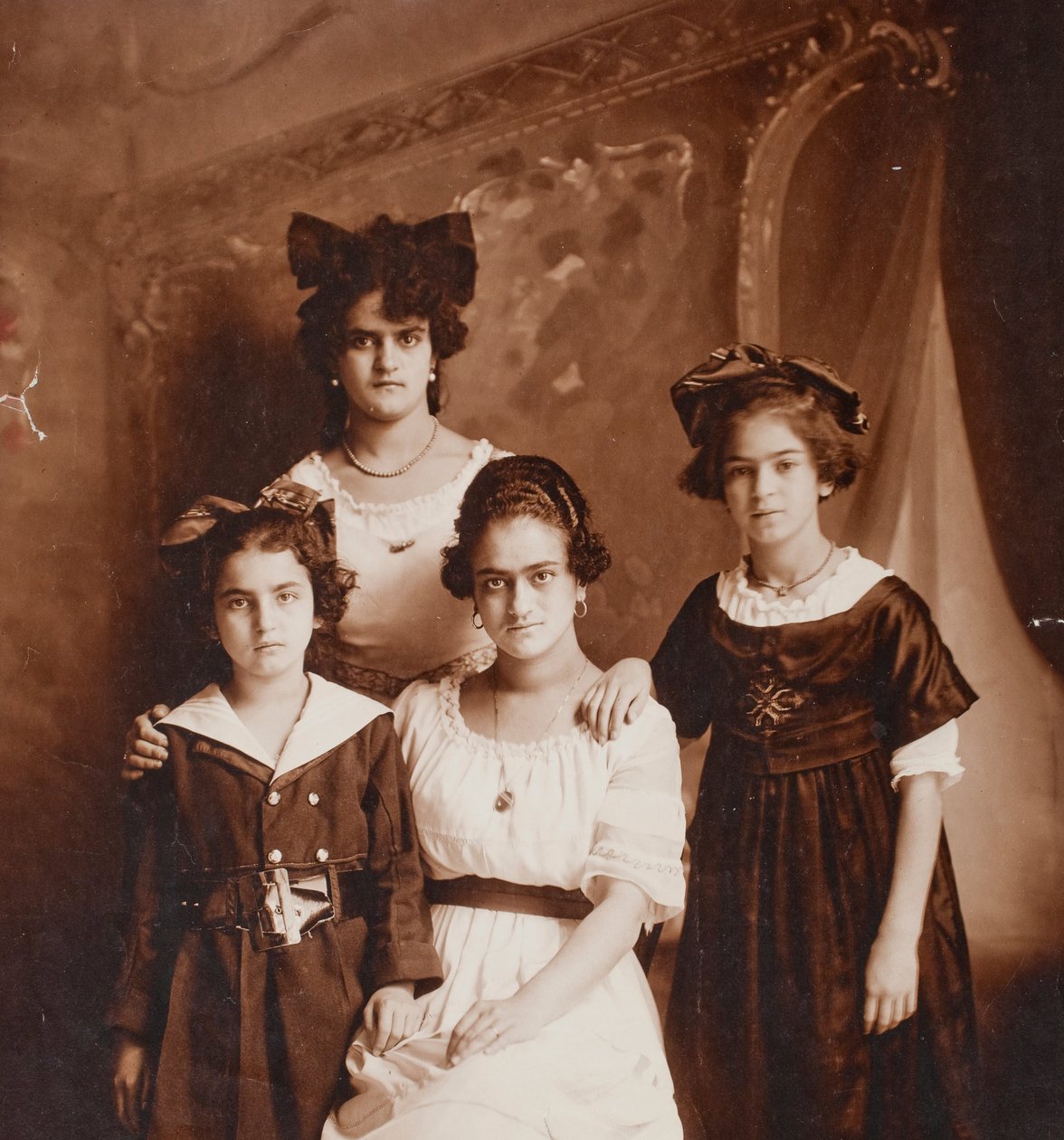 Matilde, Adriana, Frida og Cristina Kahlo af Guillermo Kahlo
