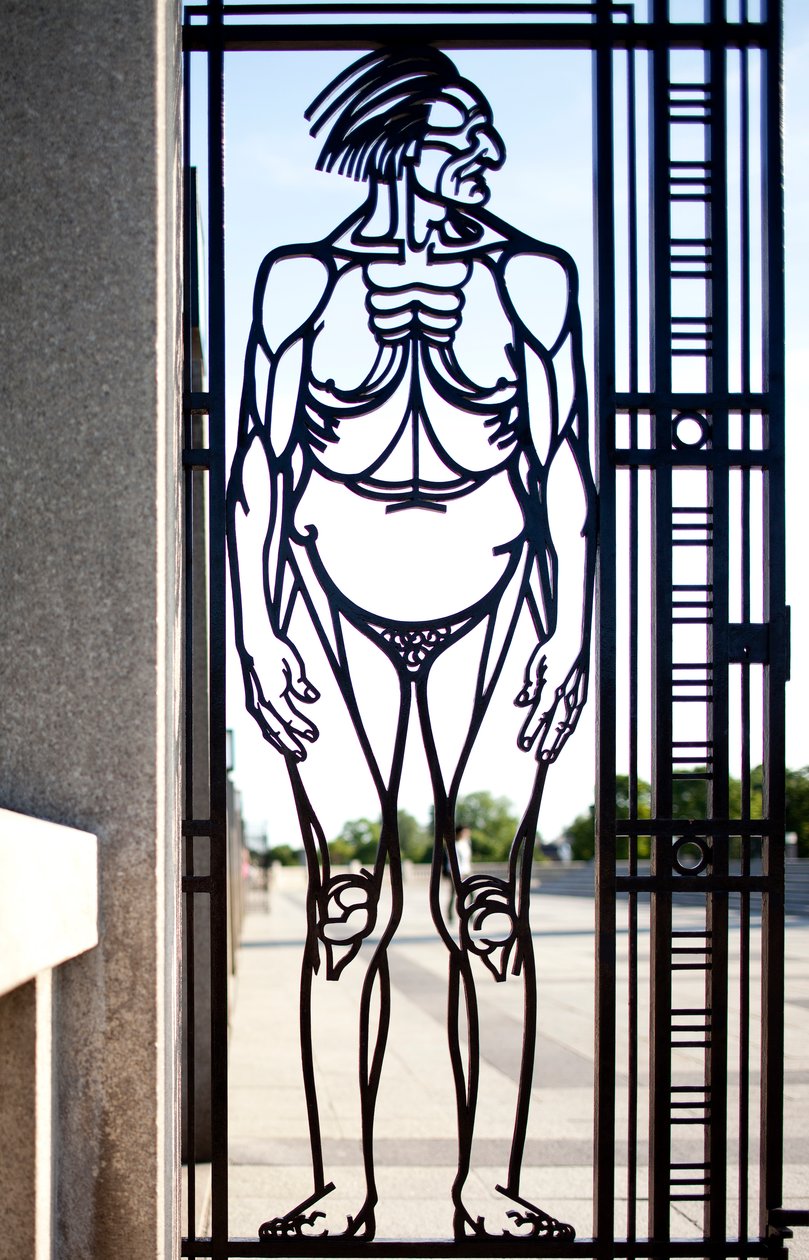 Indgangsport til skulpturparken (jern) af Gustav Vigeland