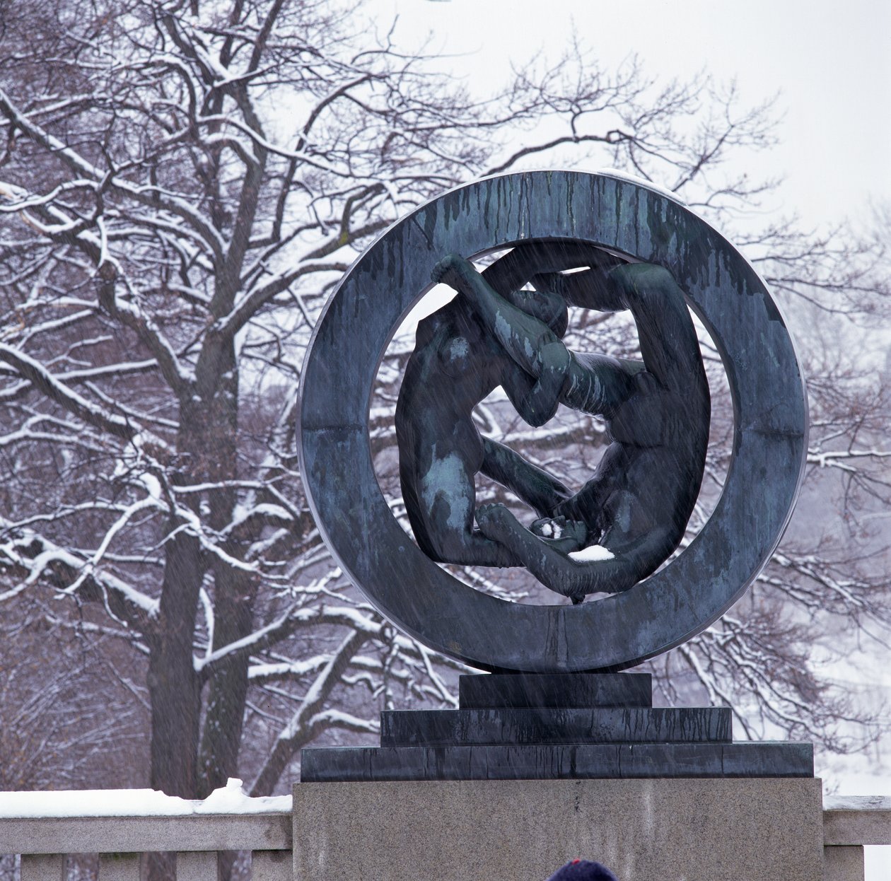 Livets cyklus (granit) af Gustav Vigeland