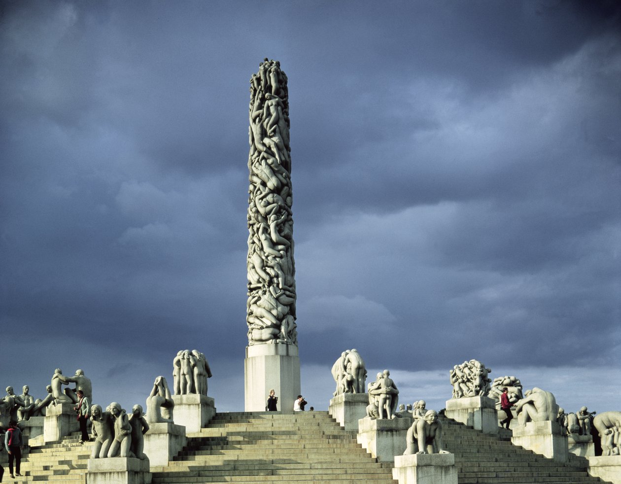 Udsigt over Monolith-plateauet, bygget 1929-43 af Gustav Vigeland