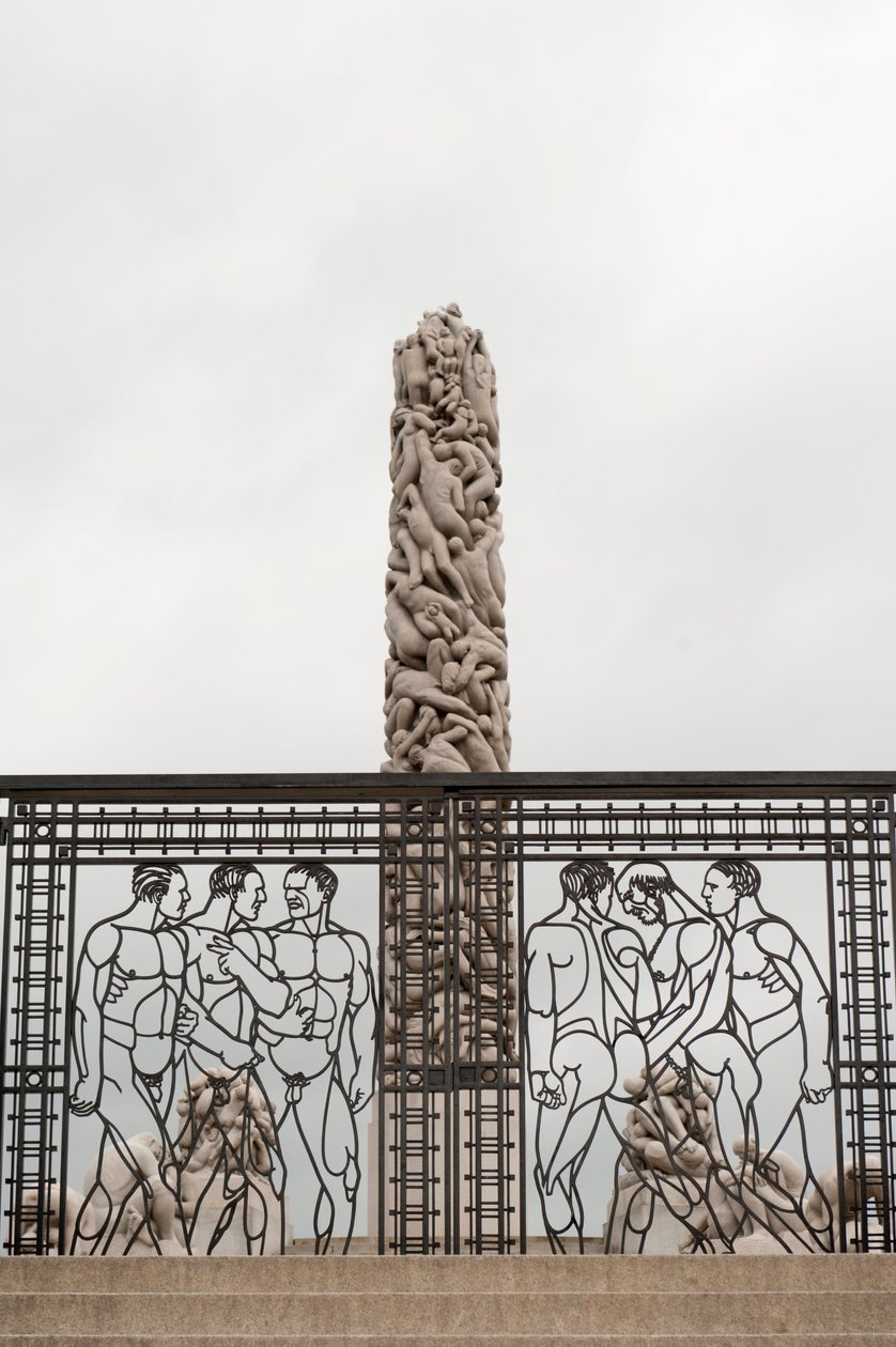 Smedejernsporte "Nøgne mænd" og "People Monolith" lavet af granit i Frogner Park, Oslo, Norge (foto) af Gustav Vigeland