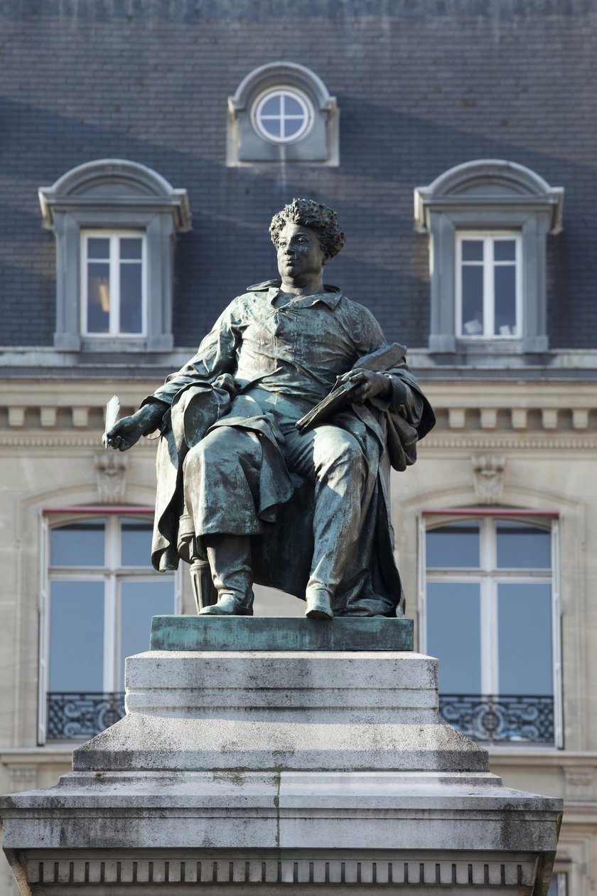Statue af Alexandre Dumas (1802-1870), fransk forfatter, forfatter til De tre musketerer og greve af Monte Cristo (Monte Cristo), bronzeskulptur af Gustave Dore (1832-1883). Fotografi, KIM Youngtae, Paris. af Gustave Dore