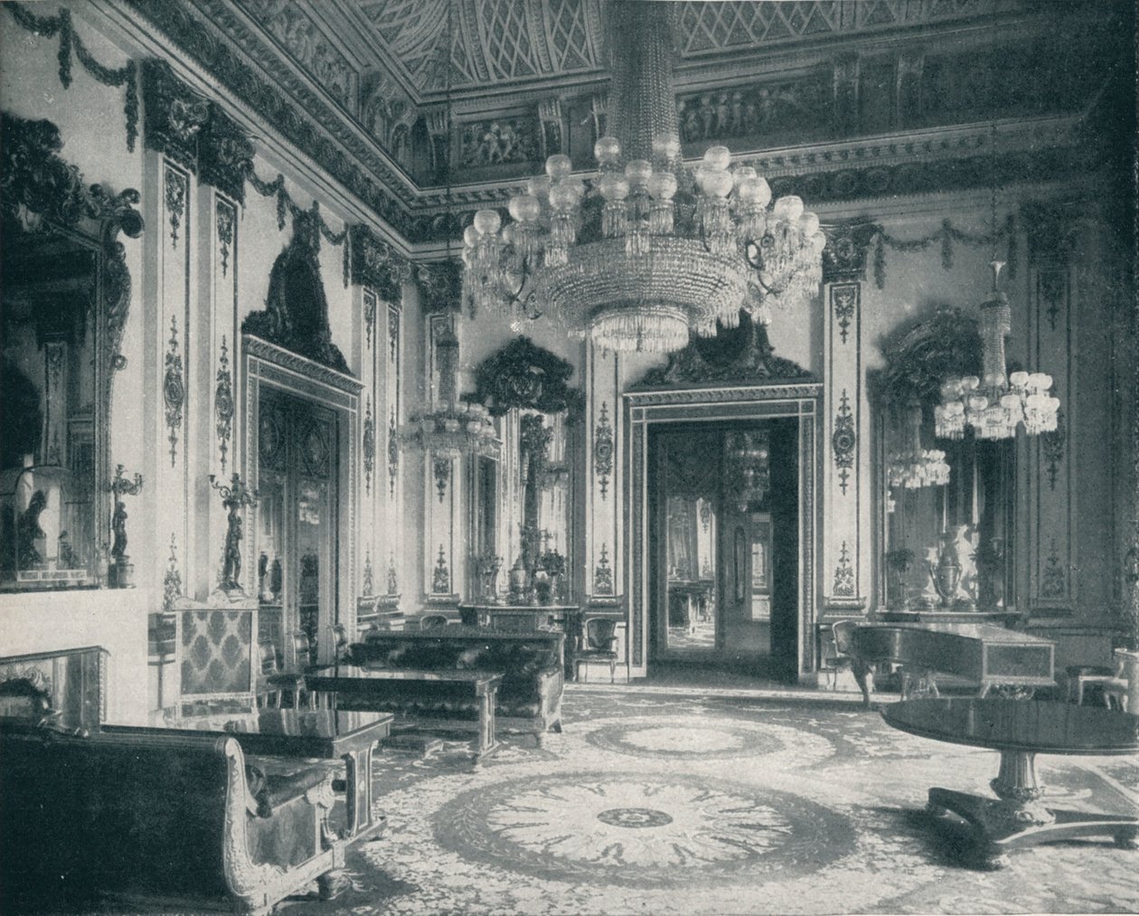 The White Drawing-room at Buckingham Palace, c1899, 1901 af HN King