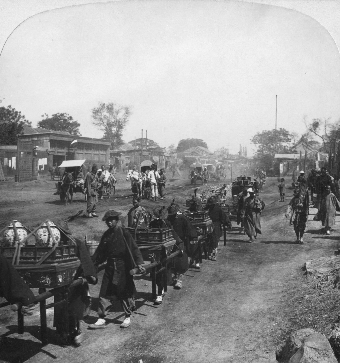 Kinesisk begravelsesoptog, der bærer mad til den afdøde ånd, Peking Beijing, Kina, 1901 af H. C. White