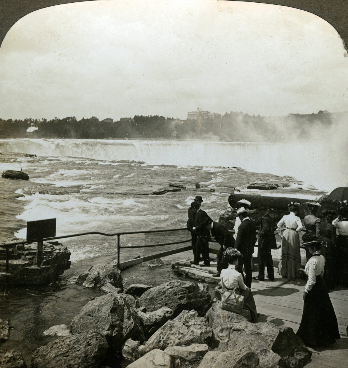 Terrapin Point, Goat Island, Niagara Falls, USA. af H. C. White