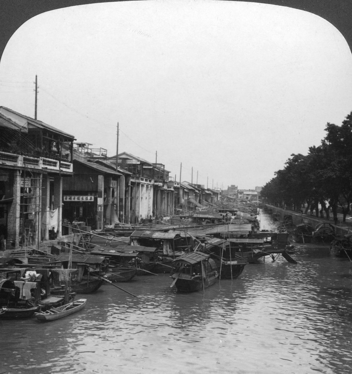 Den overfyldte kanal, fra den engelske bro, kanton, Kina, 1901 af H. C. White