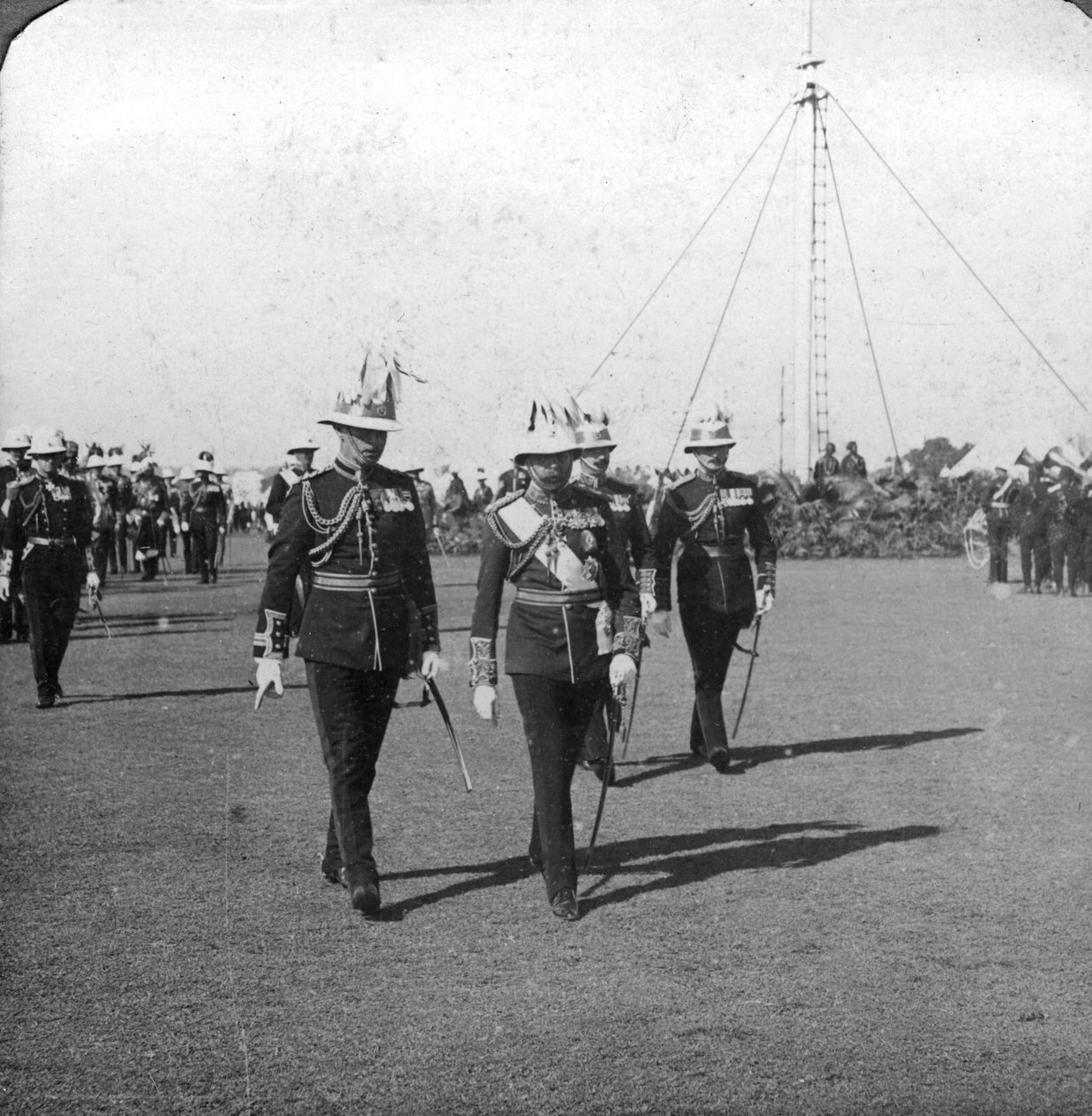 Kong George V 1865-1936 med brigadegeneral Sir R Grimston, Delhi, Indien, 1912. af H. D. Girdwood