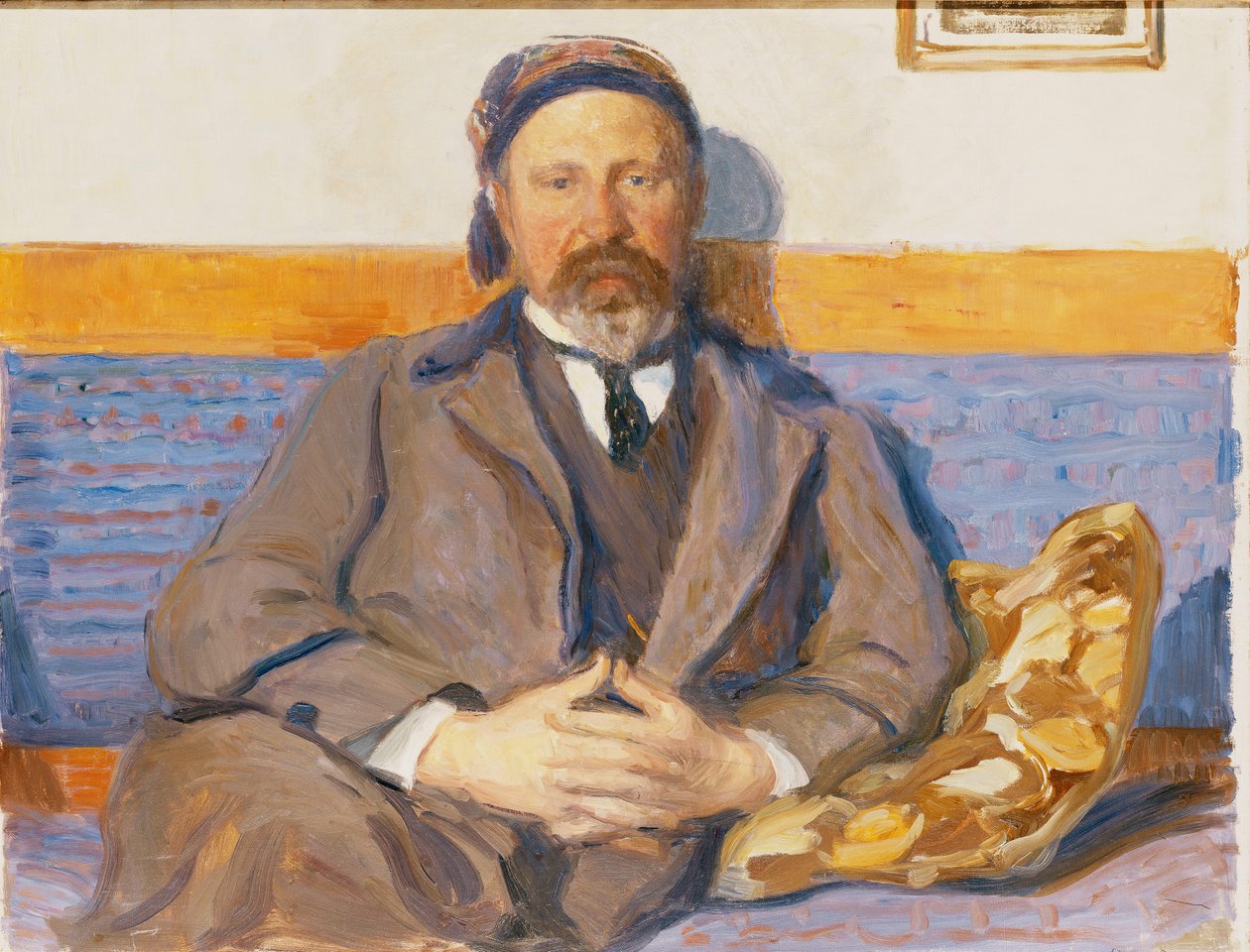 Et portræt af kunstnerens mand George Pauli siddende på en sofa, af Hanna Pauli