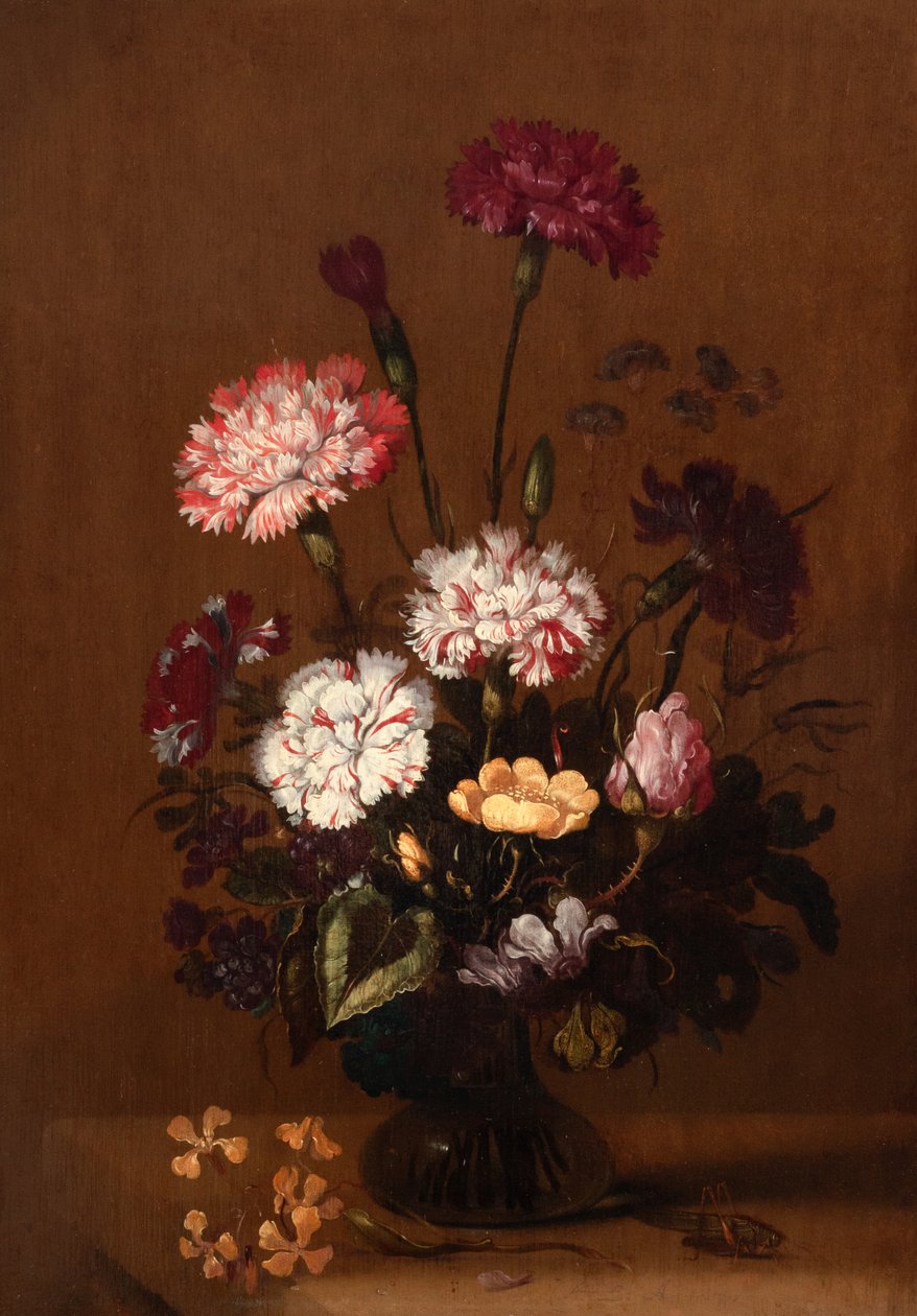 Et stilleben af nelliker, roser og cyclamen i en glasvase på en stenkant med en græshoppe af Hans Bollongier