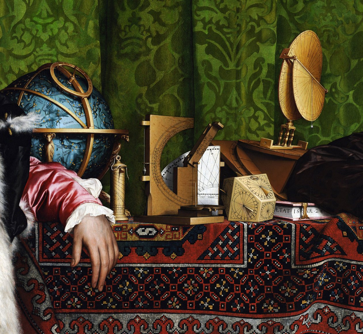 Ambassadørerne (Jean de Dinteville (1504-1555 eller 1557) og Georges de Selve (1506-1541). (Ambassadørerne (Jean de Dinteville og Georges de Selve). Detalje af de astronomiske instrumenter på den øverste hylde: himmelklode, tyrkisk (eller torquetum) og cad af Hans Holbein der Jüngere