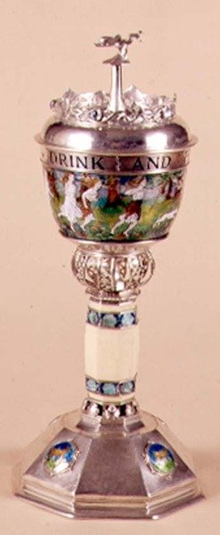 Kærlighedskop og låg, påsat ornament med elfenbensskaft, ca.1905-09 (sølv og emalje) af Harold Stabler