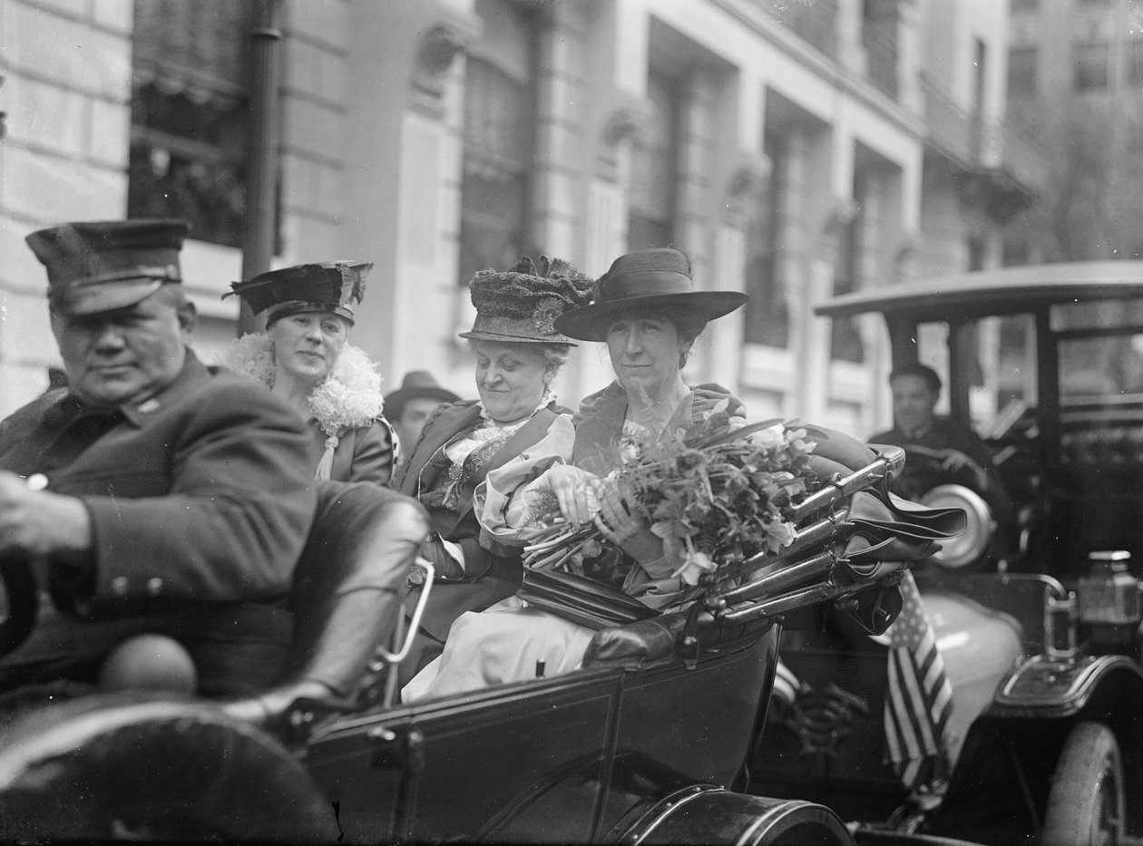 Jeanette Rankin ankommer for at blive taget i ed til kongressen af Harris & Ewing