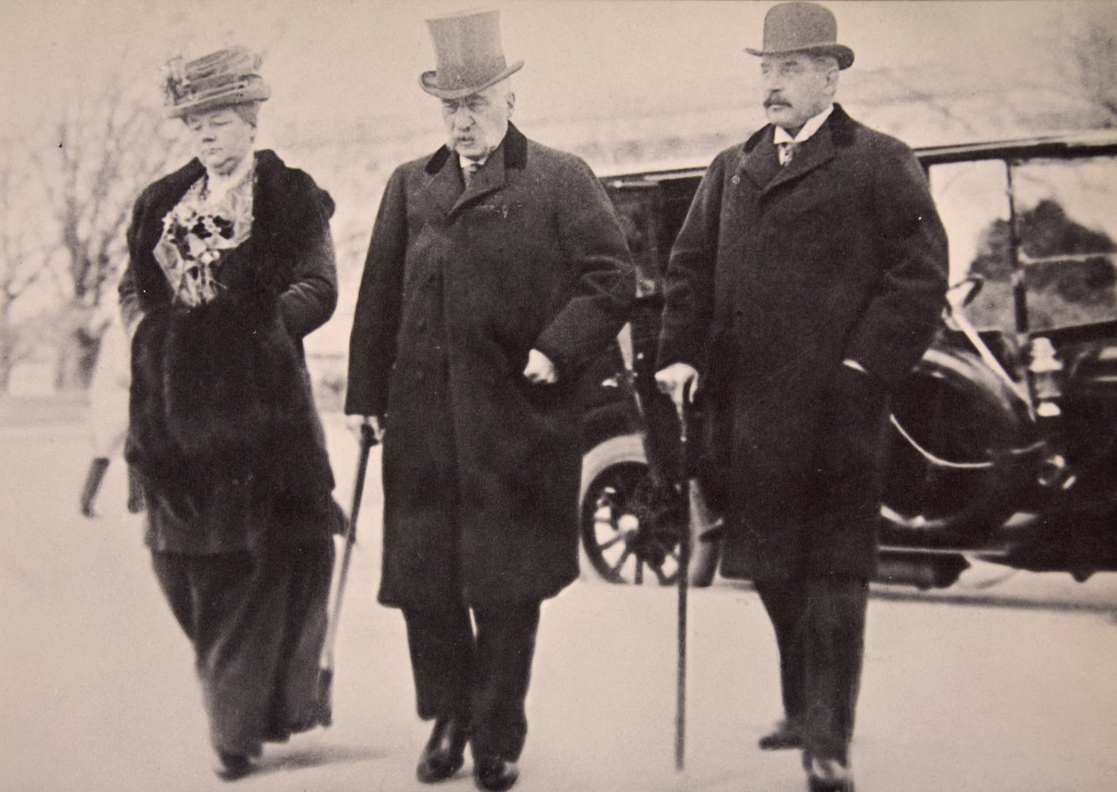 John Pierpont Morgan med sin søn og datter deltager i Money Trust Investigation (sepia foto) af Harris & Ewing