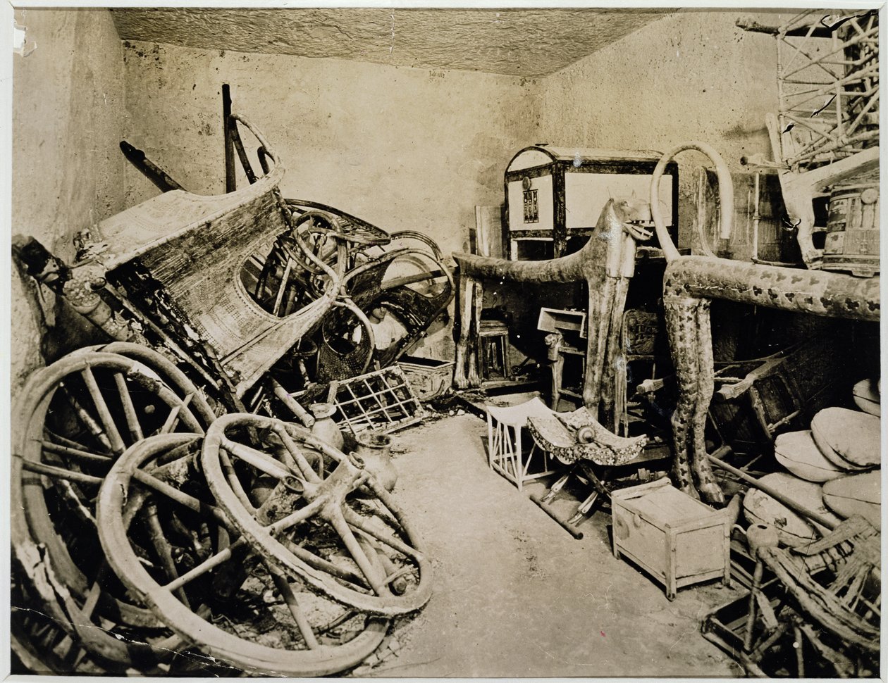Udsigt over forkammeret til Tutankhamons grav mod syd, Kongernes Dal, november 1922 (gelatinesølvtryk) af Harry Burton
