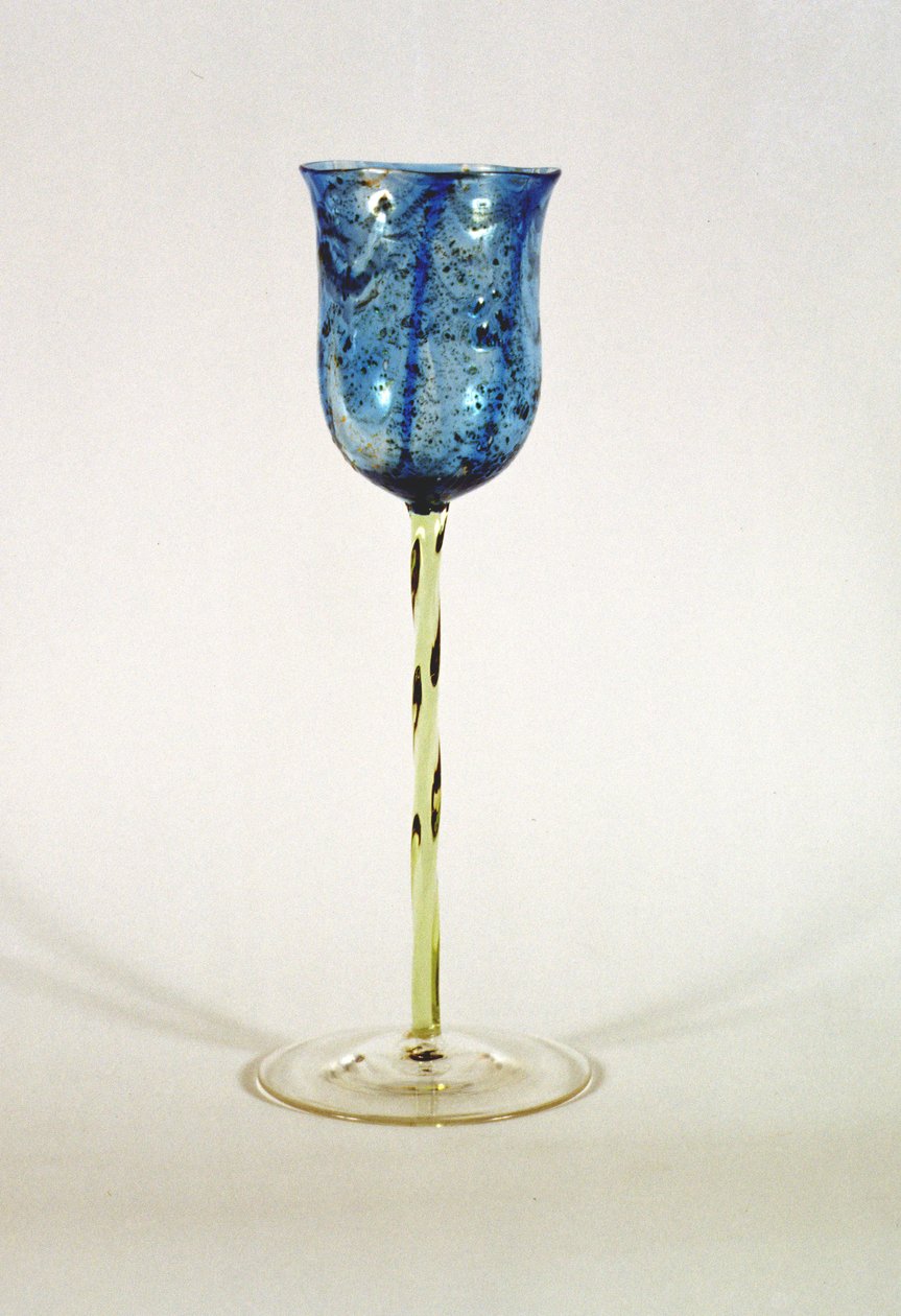 Glasbæger med en blå stribet skål med guldindeslutninger, lavet til Powell & Sons, Whitefriars, London, ca. 1895 (glas) af Harry James Powell