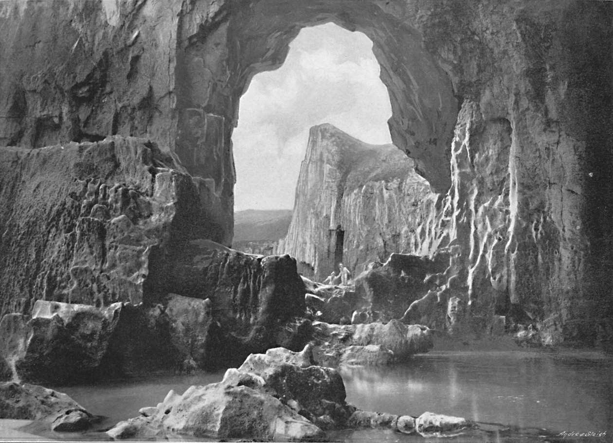 Lydstep Natural Arch, Tenby, c1896 af Harvey Barton