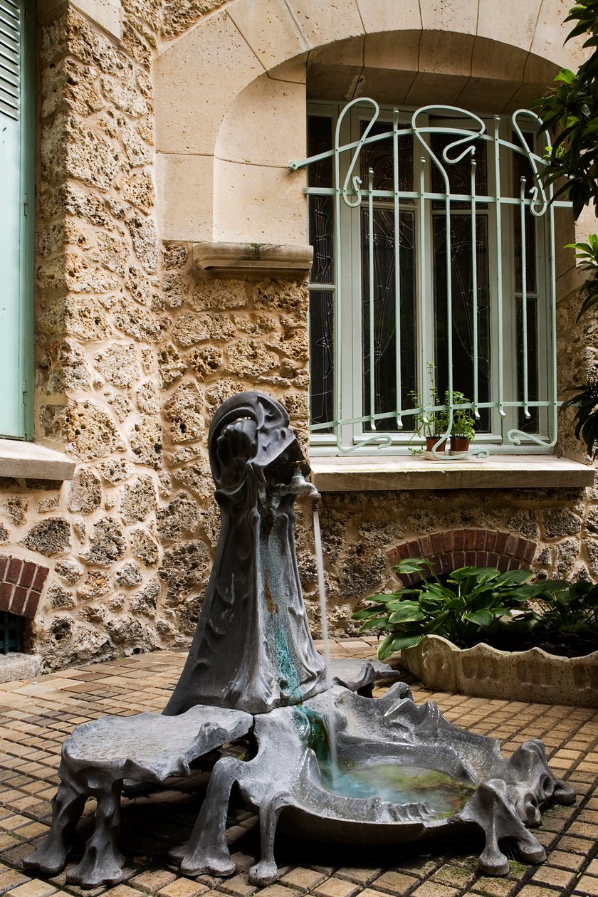 Springvand, gårdhave til Castel Beranger, 1897-98 af Hector Guimard