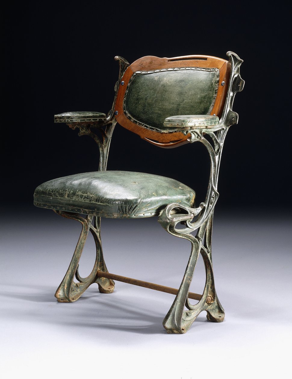 En jern- og træstol designet til Humbert de Romans Concert Hall, Paris af Hector Guimard