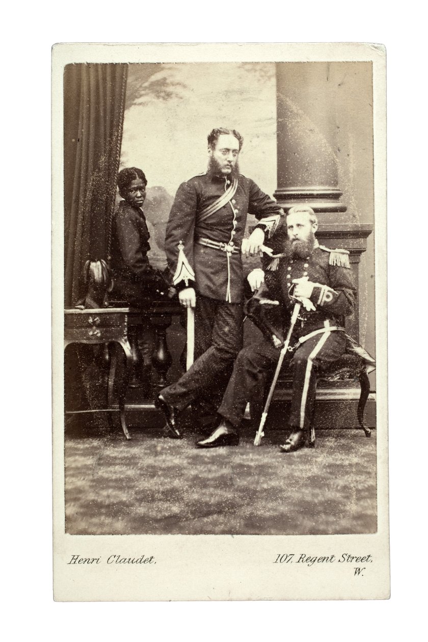 Officerer med en dreng, London, 1870