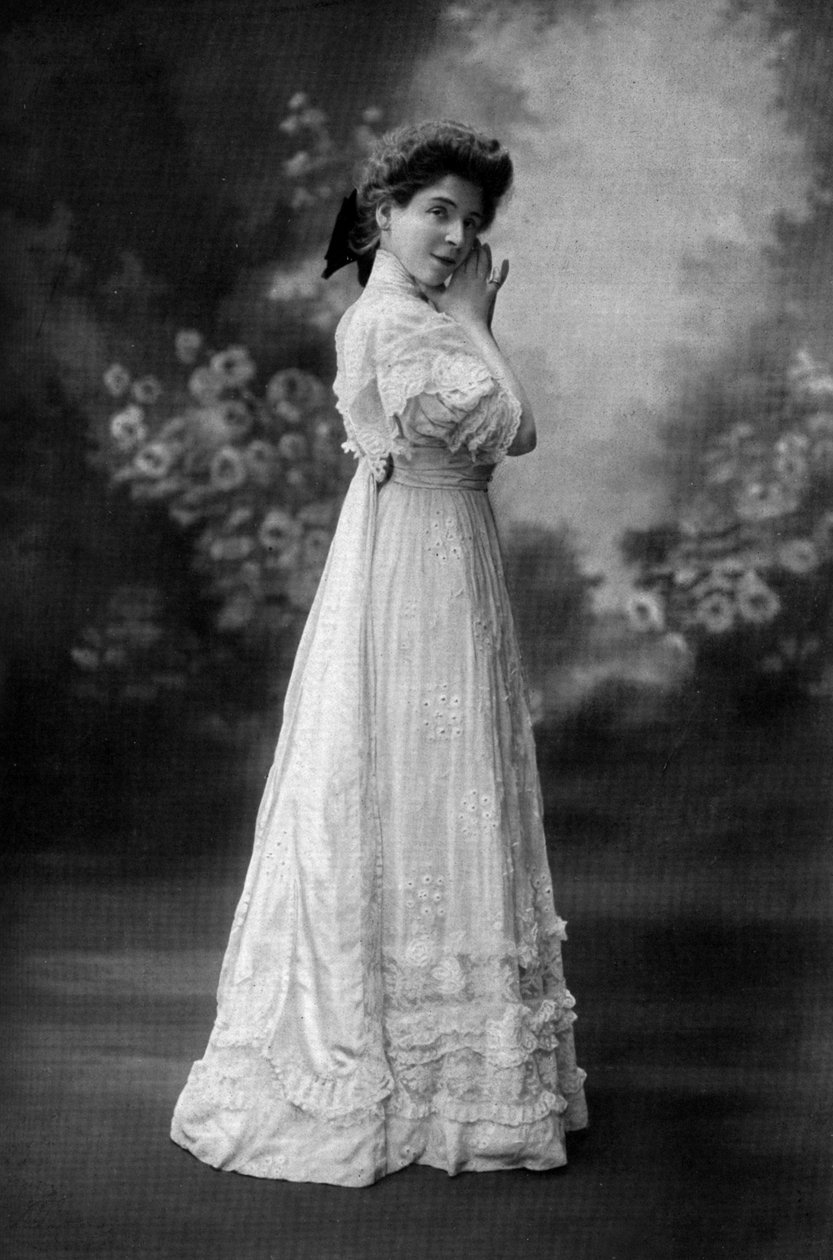 Miss Goldstein Yvonnen roolissa näytelmässä "Les plumes du Paon", Pariisi, valokuva Henri Manuel ranskalaisesta "Le Theatre" -lehdestä lokakuussa 1907 af Henri Manuel
