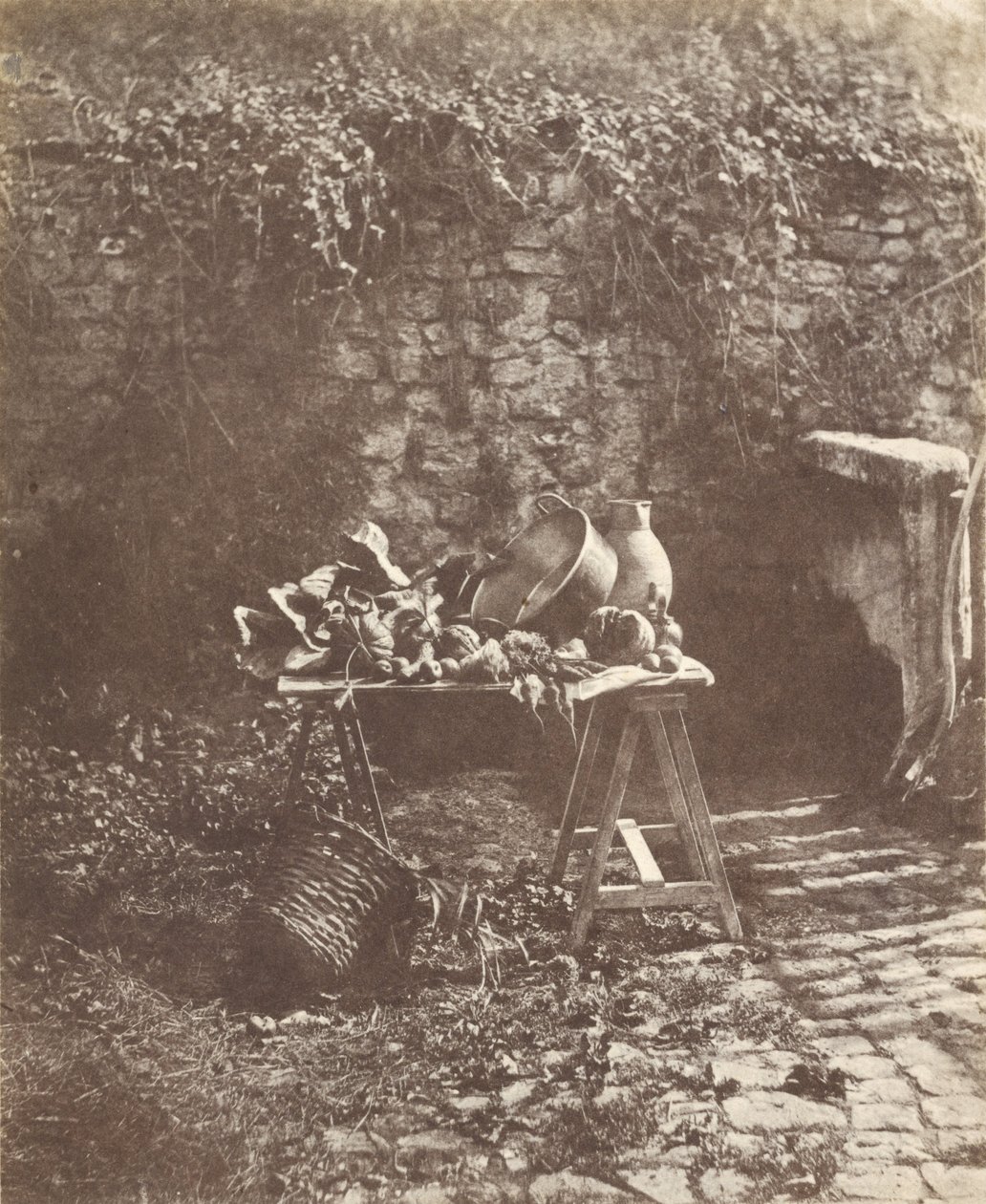 Stilleben- Kedel, kande og grøntsager på et bukkebord af Henri Victor Regnault