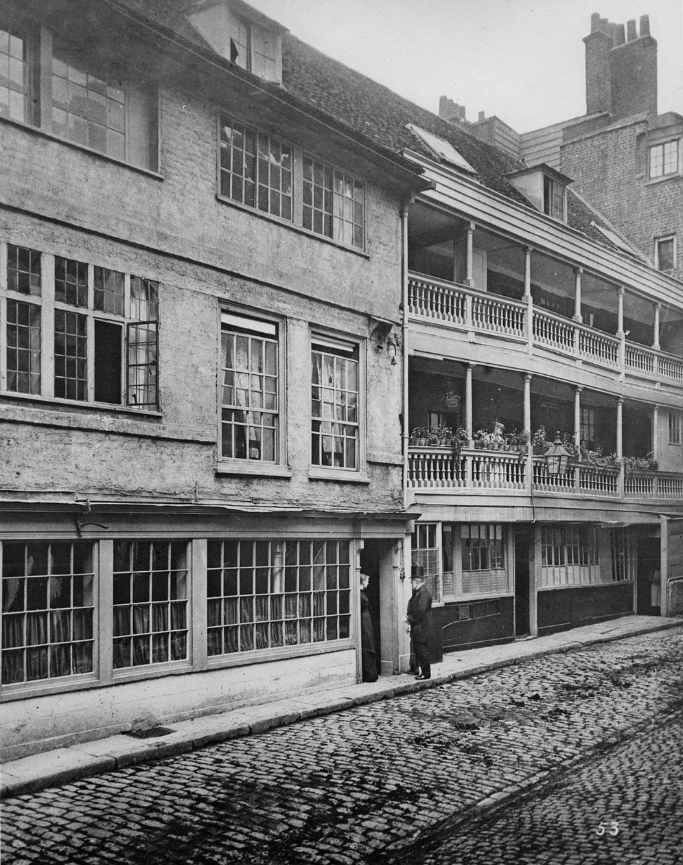 The George Inn Yard, Southwark, ca. 1881 af Henry Dixon