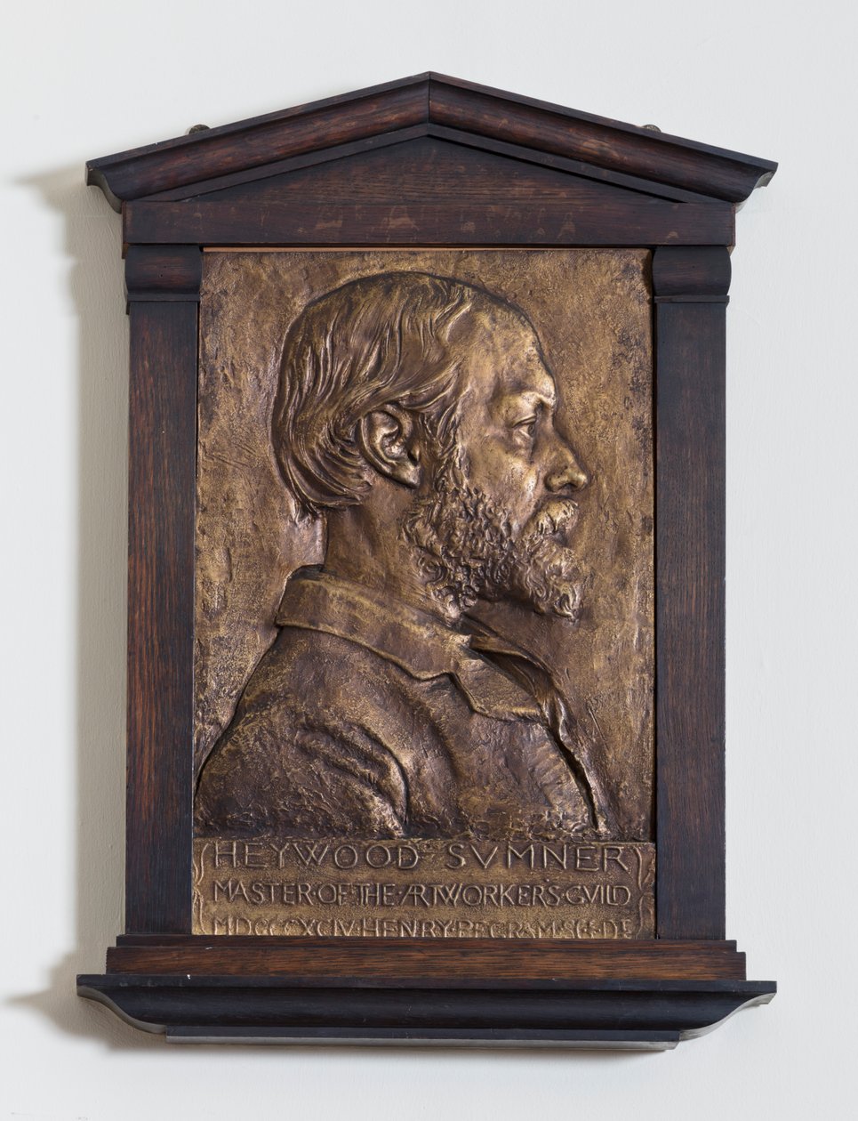 Plakett med Heywood Sumner, designer af Henry Alfred Pegram