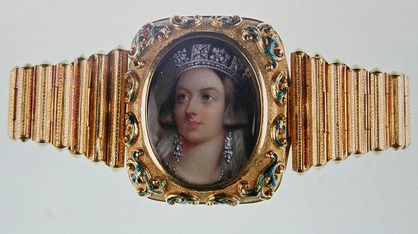 Miniature af Queen Victoria sat i et guldarmbånd (emalje på porcelæn og guld) af Henry Bone