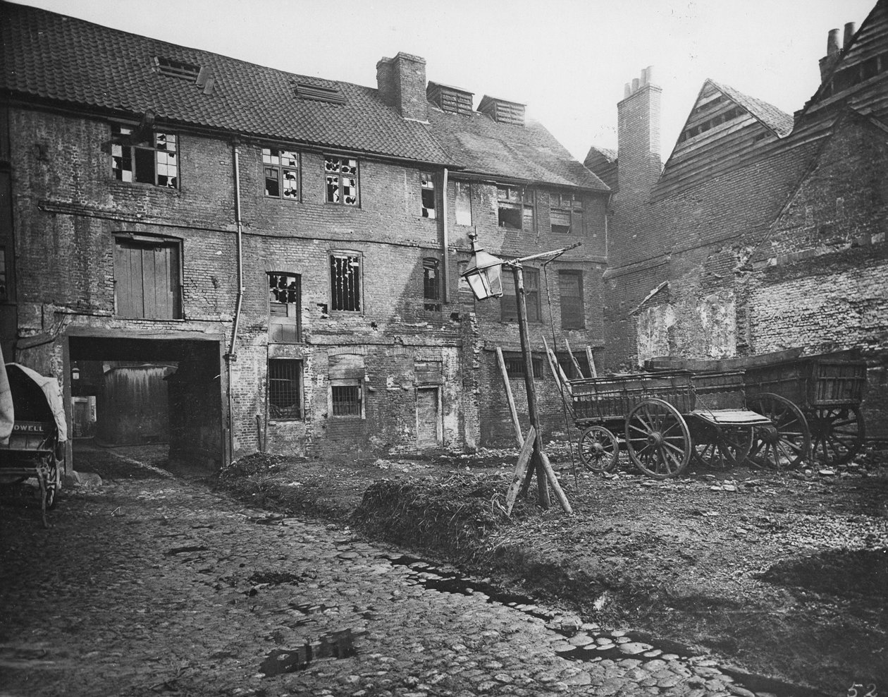 White Hart Inn Yard, Southwark, ca. 1881 af Henry Dixon
