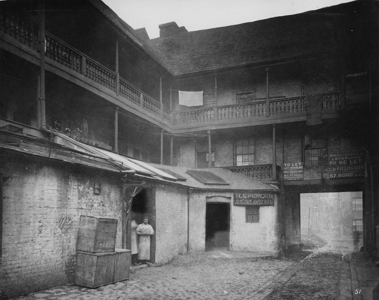 White Hart Inn Yard, Southwark, ca. 1881 af Henry Dixon