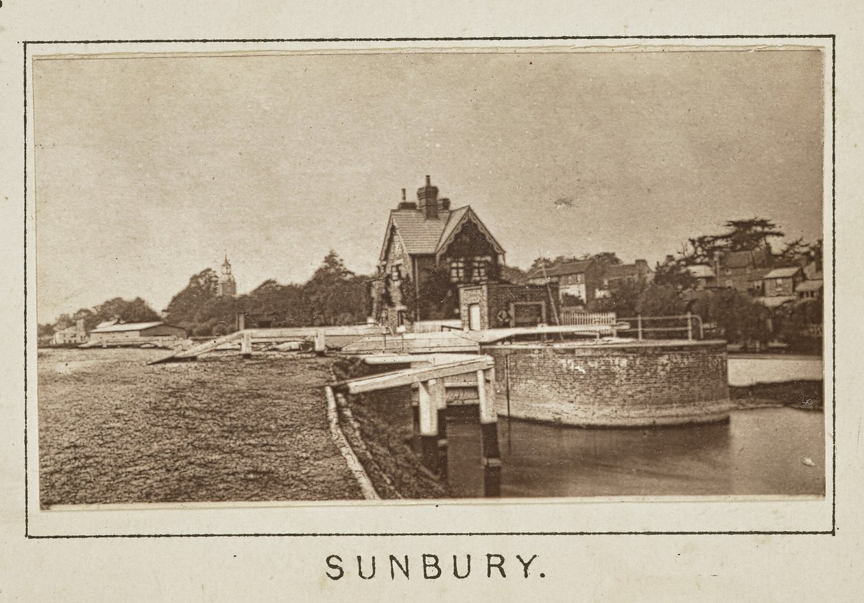 Sunbury af Henry W. Taunt