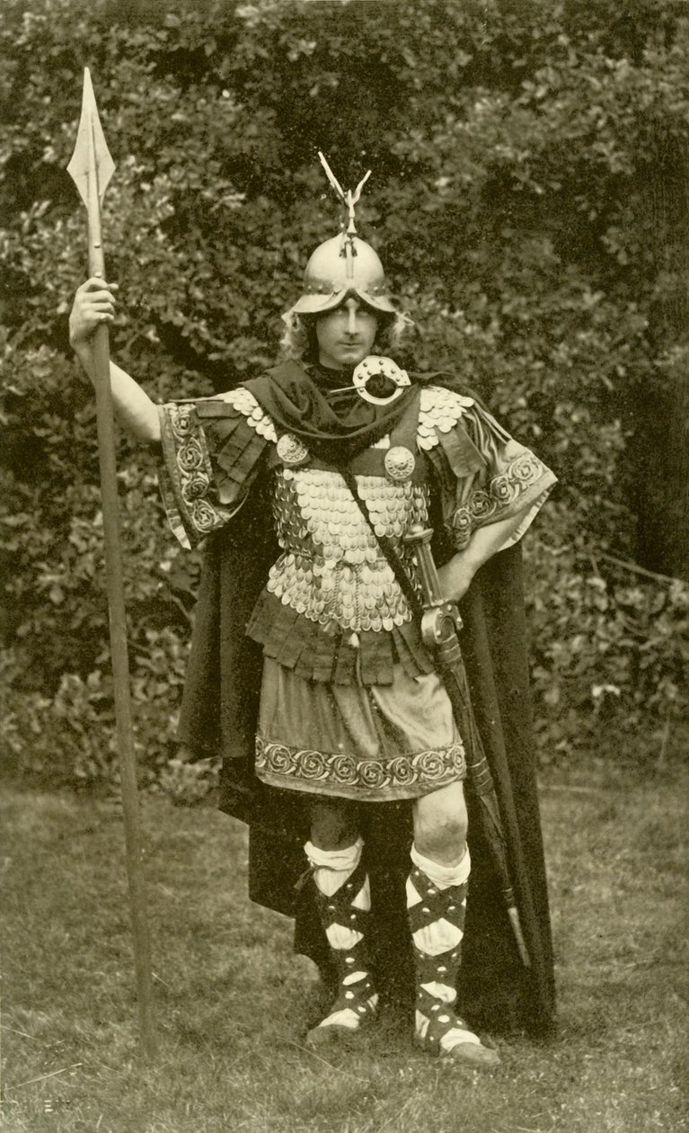 Repræsenterer kong Arthur iført kostume af den britiske høvding, sjette århundrede e.Kr., 1924 af Herbert Norris