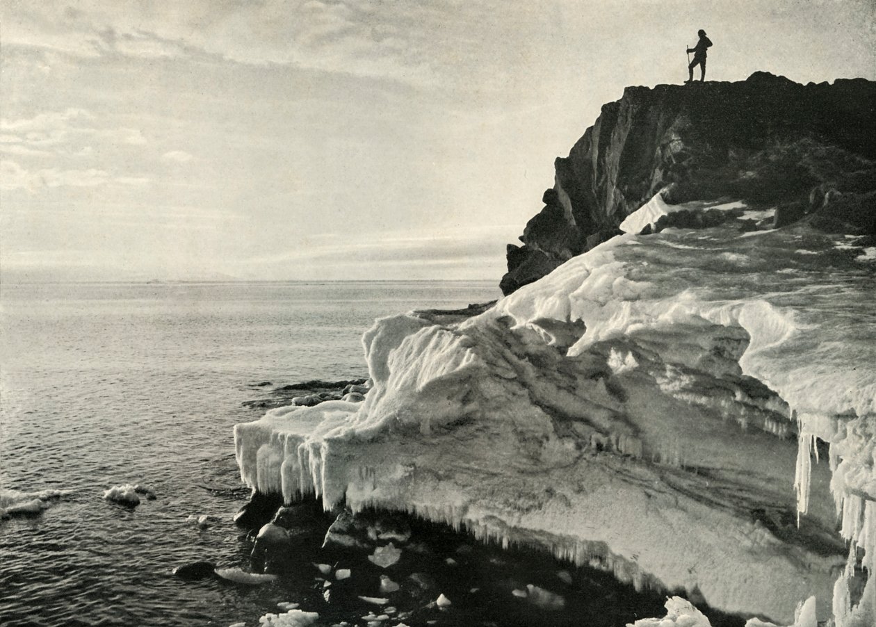 Cape Royds, Looking North, c19101913, 1913 af Herbert Ponting