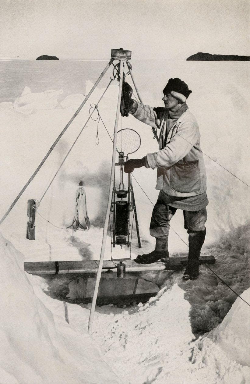 E. W. Nelson med den isolerede Nansen-Petersen-vandflaske, c1911, 1913 af Herbert Ponting