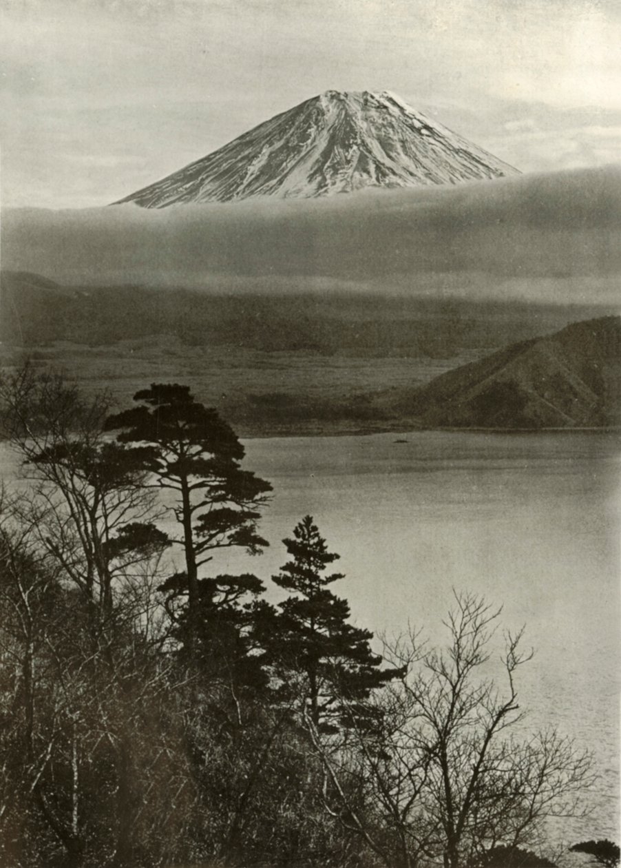 Fuji fra medium nocler-rygsøjle, 1910. af Herbert Ponting