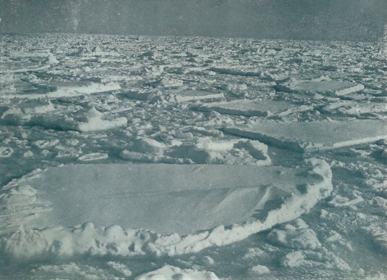 Tung pakke, hvori skibet blev holdt op, 1912, 1913 af Herbert Ponting