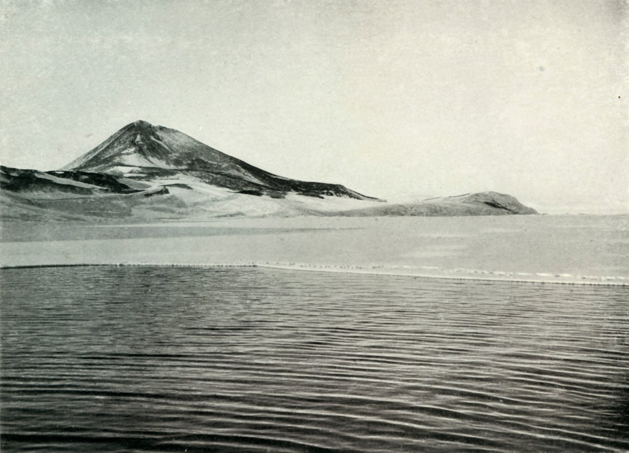 Hut Point og Observation Hill, c19101913, 1913 af Herbert Ponting