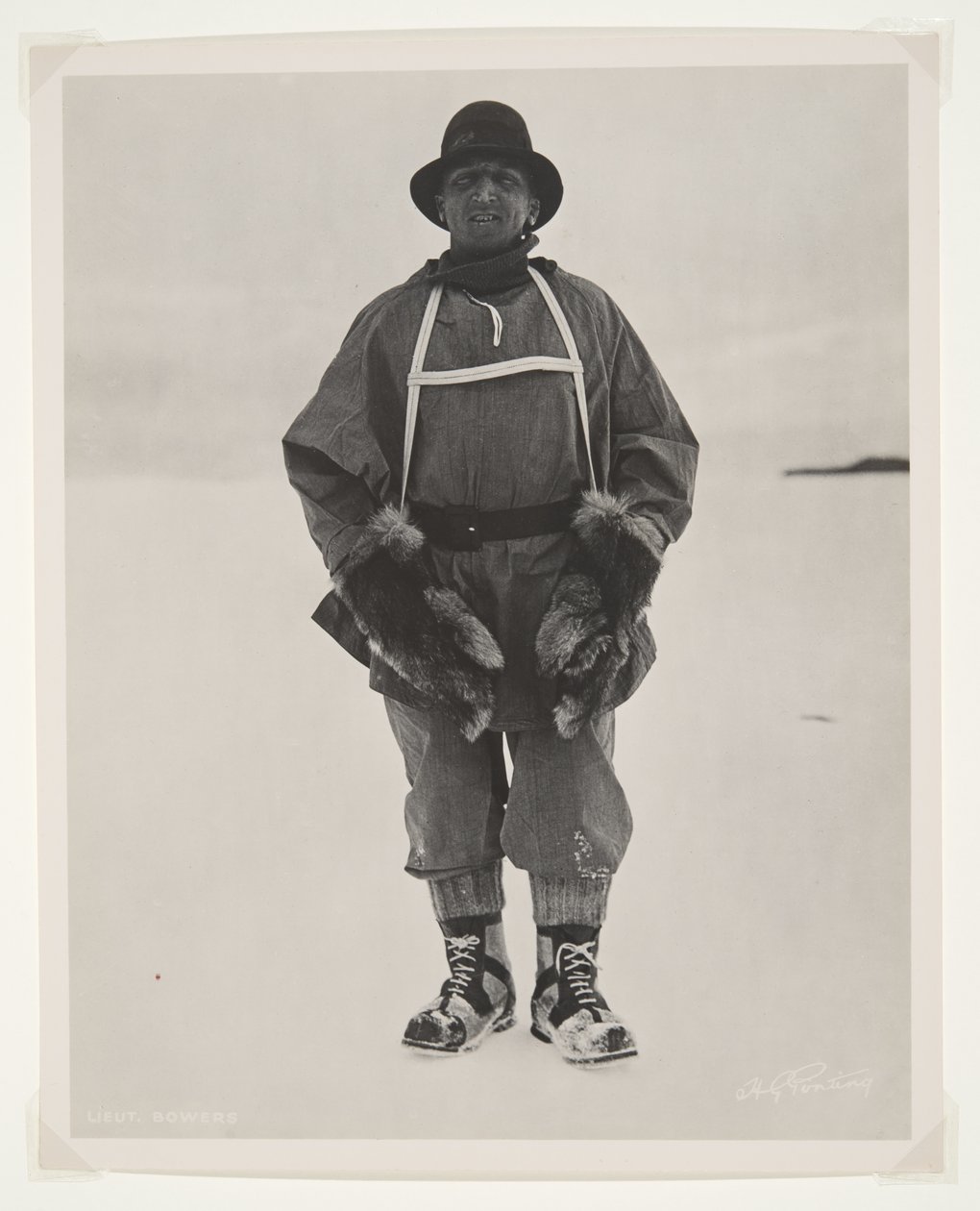 Løjt. Bowers under Terra Nova-ekspeditionen (1910-13) til Sydpolen (bromidtryk) af Herbert Ponting