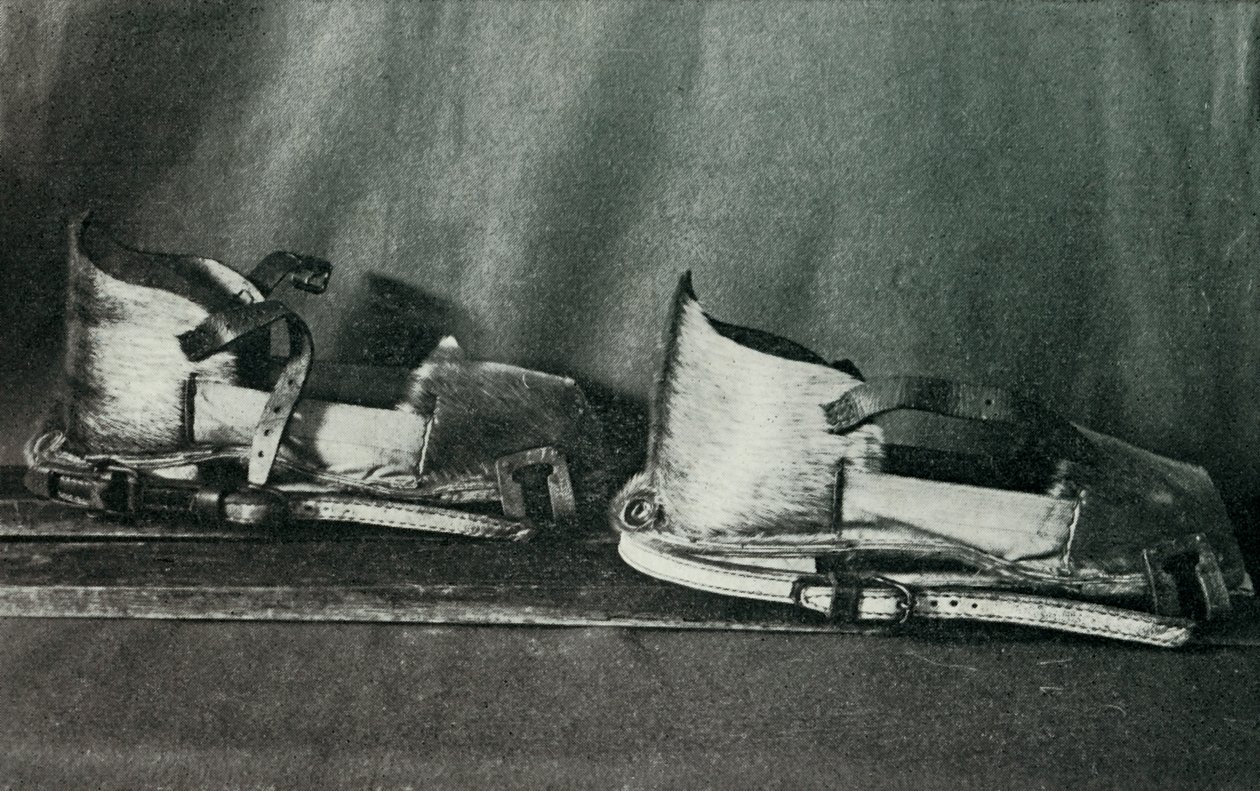 Skisko til brug med Finnesko, c19101913, 1913 af Herbert Ponting