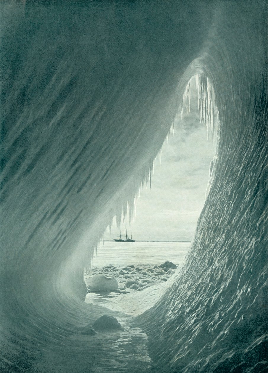 Arch Berg indefra, c19101913, 1913 af Herbert Ponting