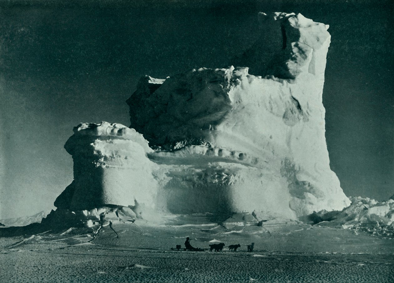 Slotsbjerget, c19101913, 1913 af Herbert Ponting