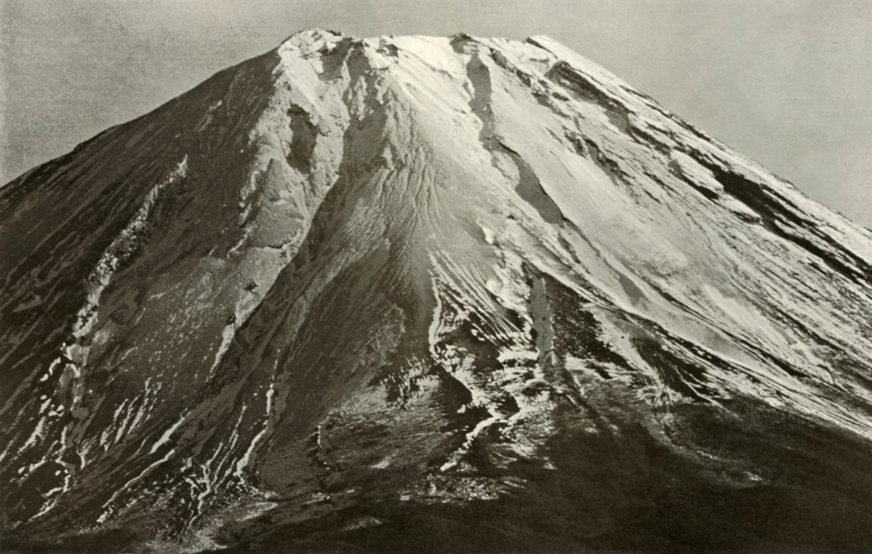 The Crest of Fuji, 1910. af Herbert Ponting