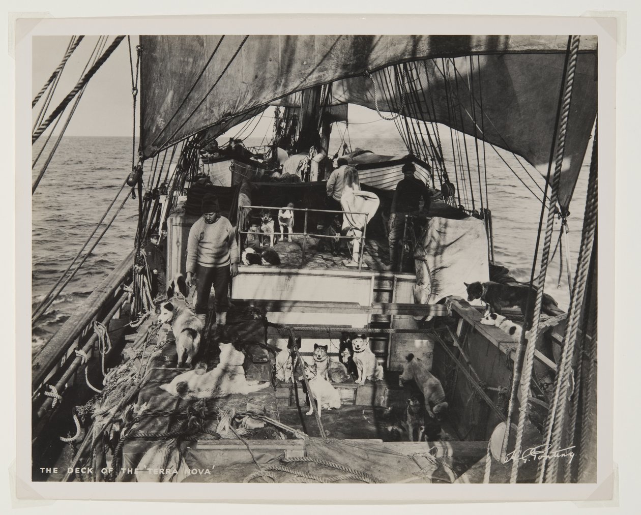 The Deck of the Terra Nova (bromidtryk) af Herbert Ponting