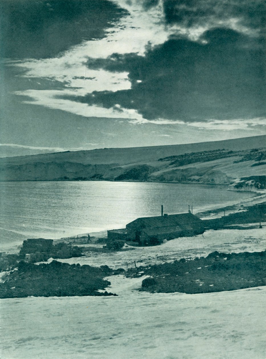 Winter Quarters at Cape Evans, c19101913, 1913 af Herbert Ponting