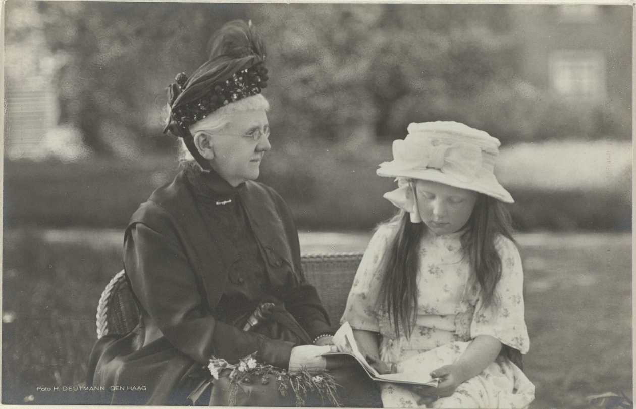 Portræt af Emma, ​​Dronning Regent af Holland, og Juliana, Dronning af Holland af Herman Deutmann