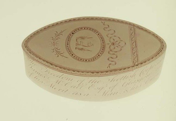 Frihedskasse, skænket til James McCall af det skotske korps i Cork, 1790 (sølv) af Hester Bateman