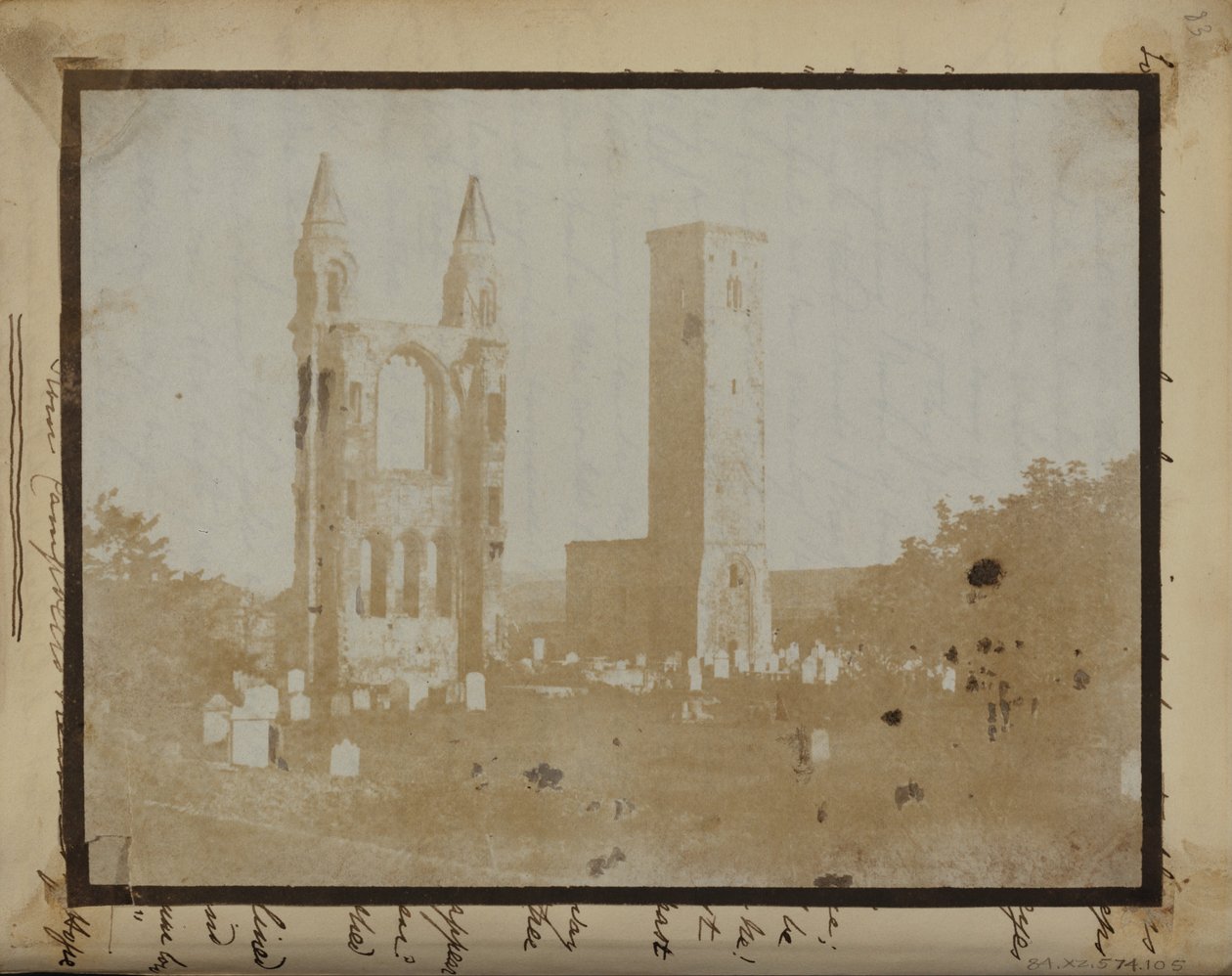 St. Regulus Tower og East Gable of St. Andrews fra nordvest. af Hill and Adamson